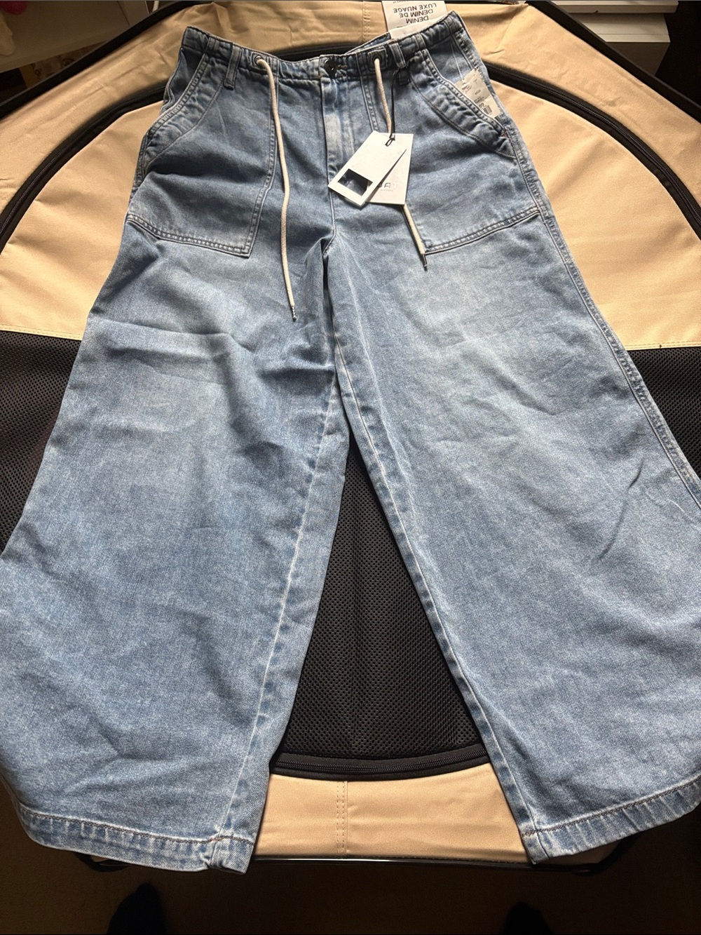 Brand NEW Womenβs Light Wash High-Rise Wide-Leg Jeans with Drawstring
